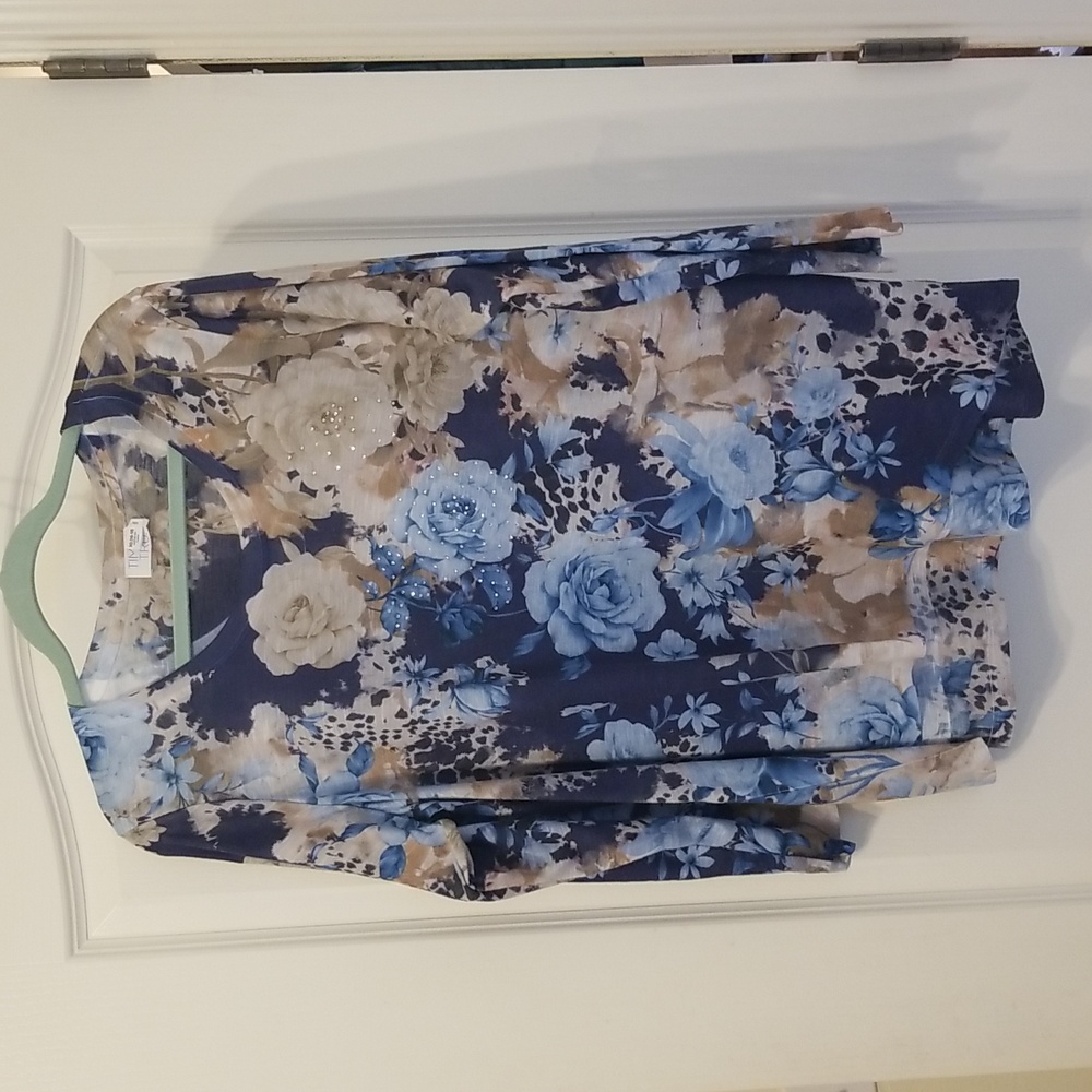 Time and True Blue Rose Print Long Sleeve Top Size 16-18